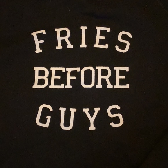 Brunette The Label “Fries before guys” - Picture 4 of 5